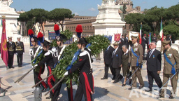 corone di alloro all� Altare della Patria