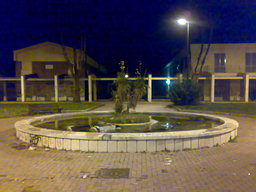Fontana nella piazza di San Francesco di Acilia