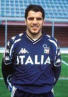 Simone Perrotta con la maglia della nazionale 