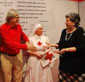 Prof. Vittorio Sgarbi -  Stand della Croce Rossa italiana 