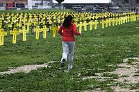 2000 croci per ricordare le vittime 