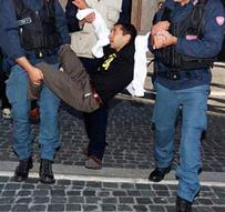 Grenpeace davanti al Parlamento 